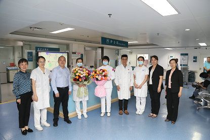 韓曄書記一行慰問骨科一病區(qū)護(hù)士.JPG 韓曄書記一行慰問骨科一病區(qū)護(hù)士.JPG